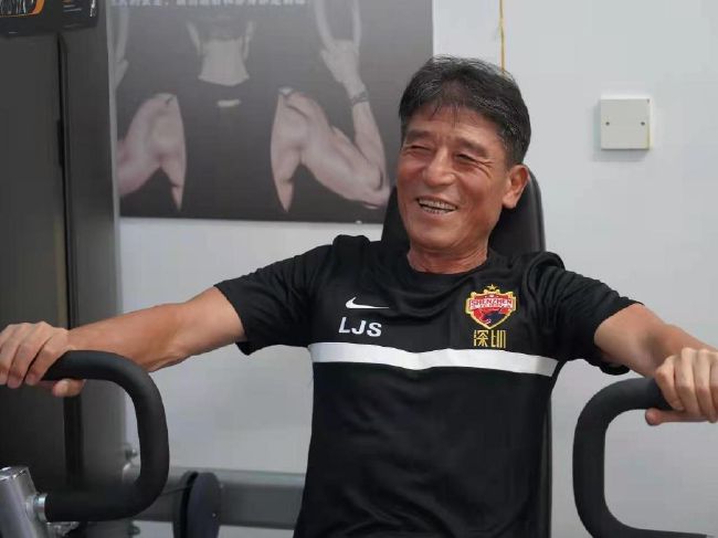欧美喝尿调教